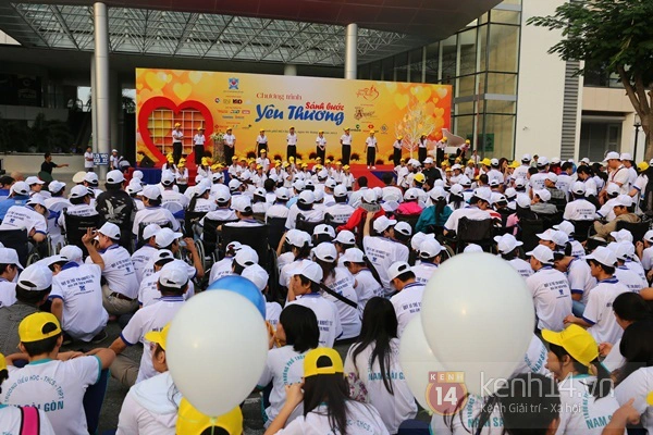 Chủ tịch nước Trương Tấn Sang v&agrave; hơn 7.000 người đi bộ "s&aacute;nh bước y&ecirc;u thương" 1