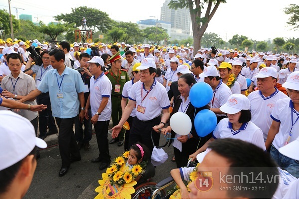 Chủ tịch nước Trương Tấn Sang và hơn 7.000 người đi bộ "sánh bước yêu thương" 2