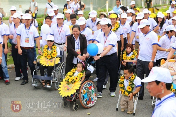 Chủ tịch nước Trương Tấn Sang và hơn 7.000 người đi bộ "sánh bước yêu thương" 11