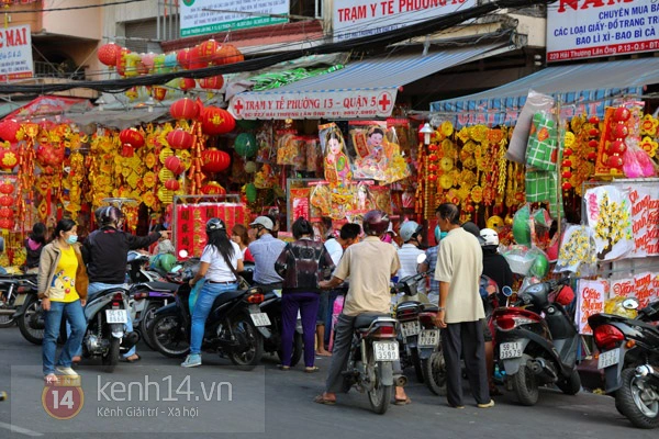 Thị trường giáp Tết: Hoa lan hút khách, quà Tết vài chục triệu đồng gây sốt 6