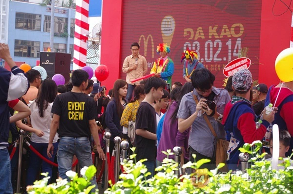Người Sài Gòn xếp hàng dài trong nắng để được ăn Mc Donald's  21