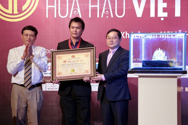 Cận cảnh vương miện Hoa hậu Việt Nam 2014 trị giá 2,5 tỷ đồng 4