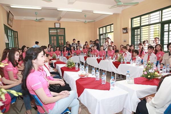 Thí sinh Hoa hậu Việt Nam 2014 tích cực tham gia từ thiện 1