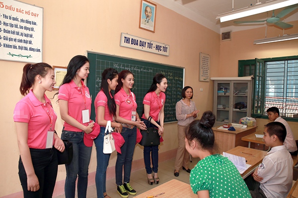 Thí sinh Hoa hậu Việt Nam 2014 tích cực tham gia từ thiện 6
