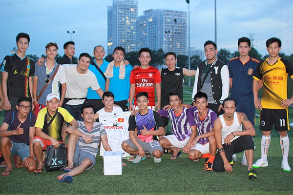 Dàn sao Việt đổ mồ hôi đá bóng gây quỹ từ thiện ủng hộ Duy Nhân 10