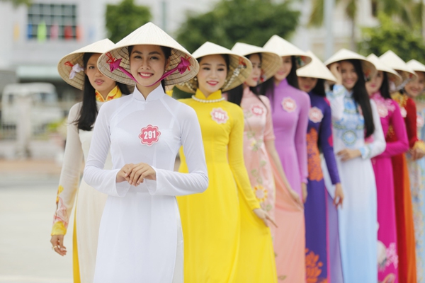 Dàn thí sinh phía Nam Hoa hậu Việt Nam 2014 khoe sắc rạng rỡ 19 Dàn thí sinh phía Nam Hoa hậu Việt Nam 2014 khoe sắc rạng rỡ 19