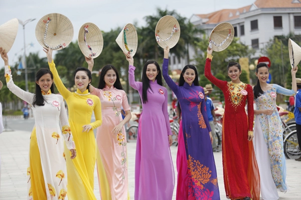 Dàn thí sinh phía Nam Hoa hậu Việt Nam 2014 khoe sắc rạng rỡ 20