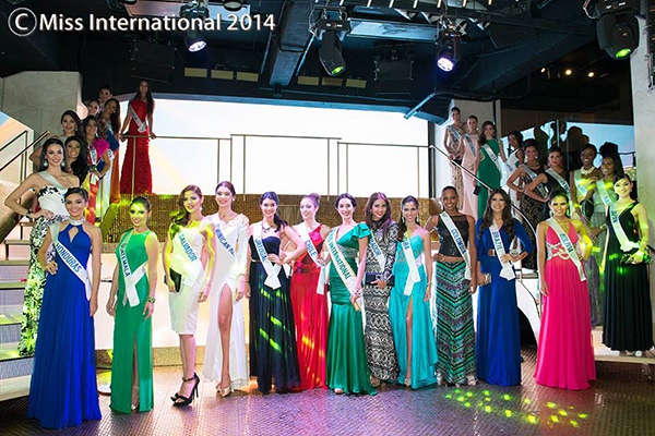 Tranh thêu của Đặng Thu Thảo bán đấu giá cao nhất tại Miss International 5
