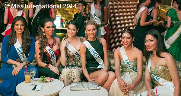 Tranh thêu của Đặng Thu Thảo bán đấu giá cao nhất tại Miss International 6