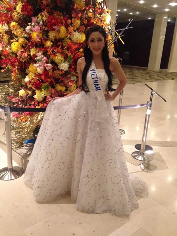 Tranh thêu của Đặng Thu Thảo bán đấu giá cao nhất tại Miss International 2