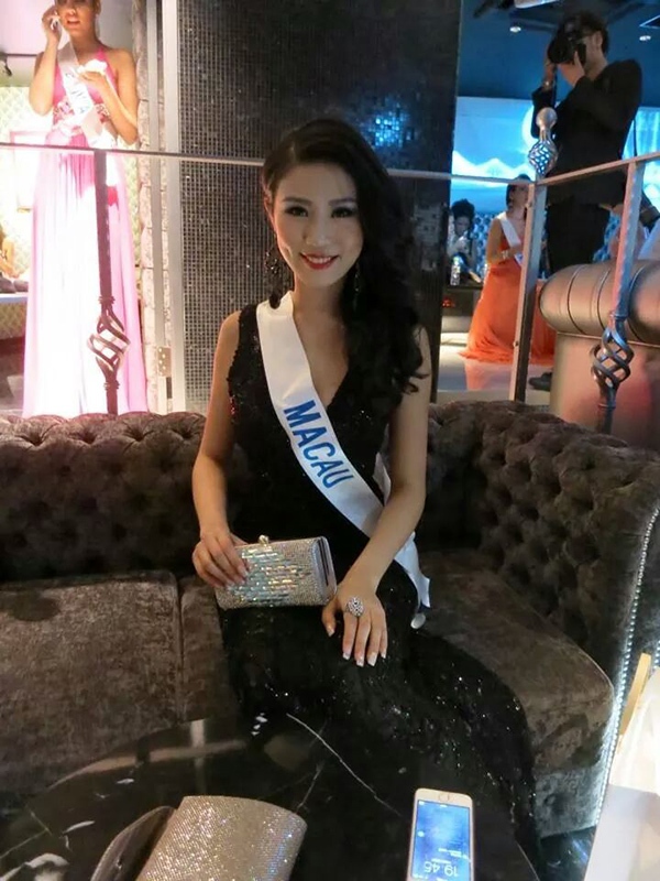 Tranh thêu của Đặng Thu Thảo bán đấu giá cao nhất tại Miss International 9