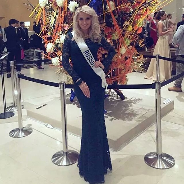 Tranh thêu của Đặng Thu Thảo bán đấu giá cao nhất tại Miss International 11