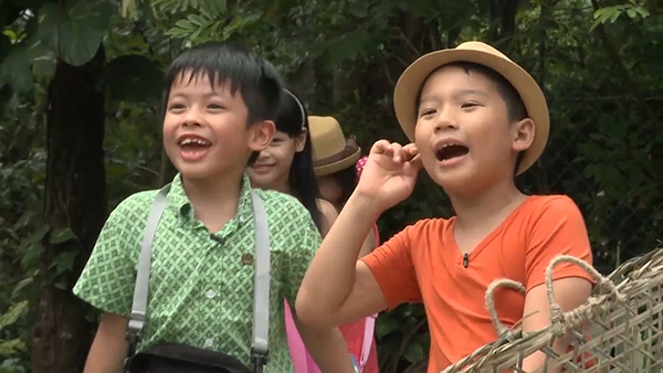 "Bố ơi!": Con trai Trần Lực trổ tài múa hát để xin đồ ăn 7