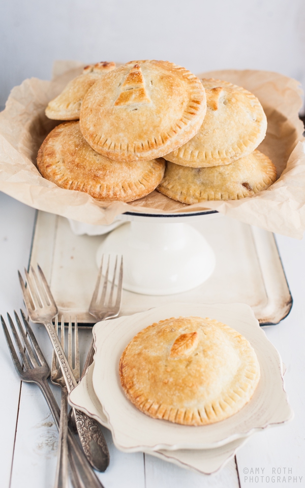 Tập tành nướng bánh pie táo “khoác áo” bánh quy xinh xắn 9