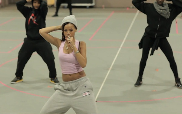 Rihanna luyện vũ đạo "độc" cho bài hát mới 1