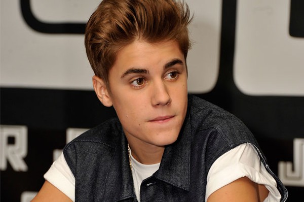 Justin Bieber bực bội vì clip nhái 6