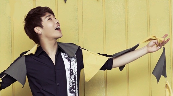 INFINITE cực điển trai trong loạt clip "nh&aacute; h&agrave;ng" 20