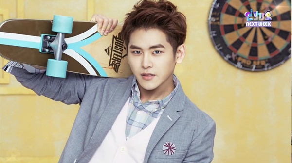 INFINITE cực điển trai trong loạt clip "nh&aacute; h&agrave;ng" 15