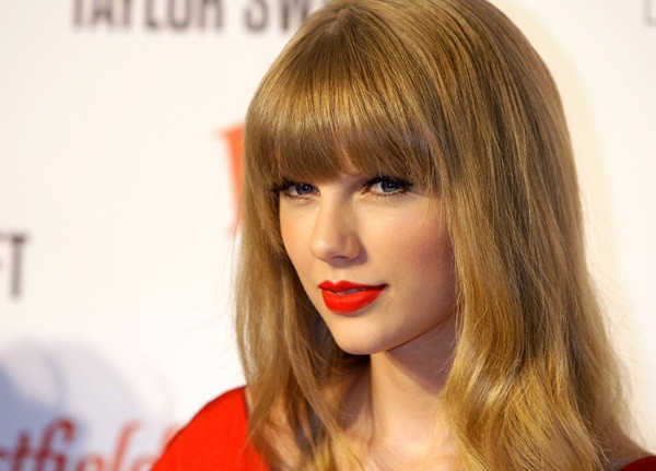 Nghe Taylor Swift cover các hit đình đám thế giới 2