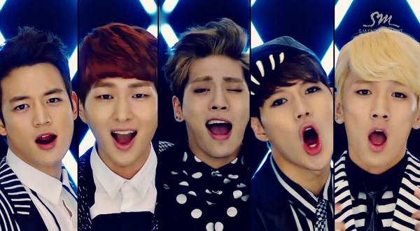 SHINee trình diễn "Dream Girl" với... cây lau nhà 1