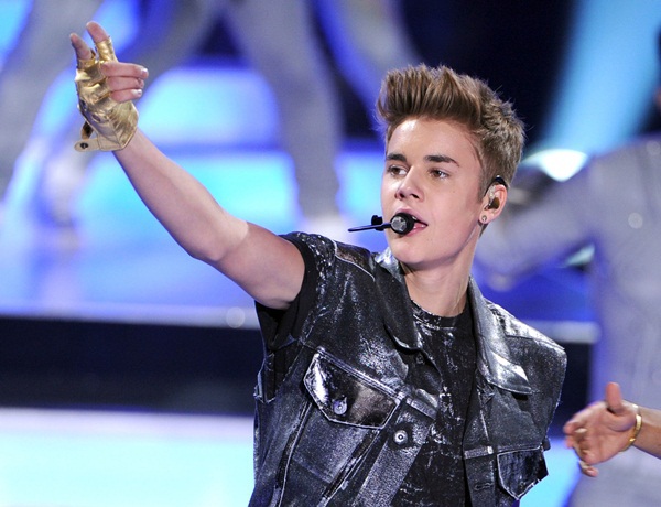 Justin Bieber hủy show vì bị coi là "kẻ trụy lạc" 4 Justin Bieber hủy show vì bị coi là "kẻ trụy lạc" 4
