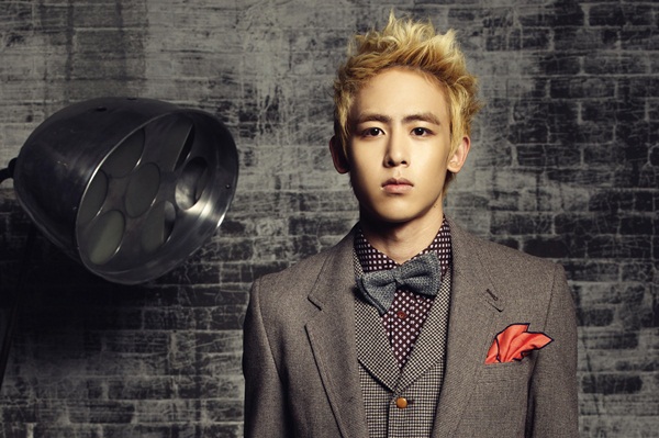 Nichkhun (2PM) xin lỗi fan trong nước mắt 2