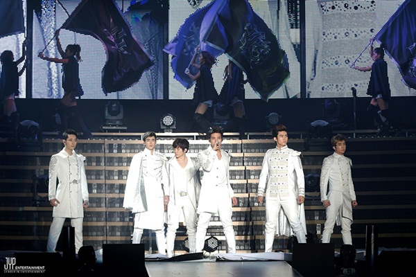 Nichkhun (2PM) xin lỗi fan trong nước mắt 4