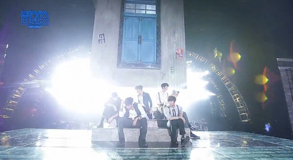 2PM "máu lửa" trong show diễn trở lại 3