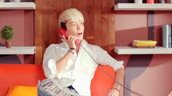 Donghae v&agrave; Eunhyuk (Suju) "đối đầu" trong PV mới nhất 10