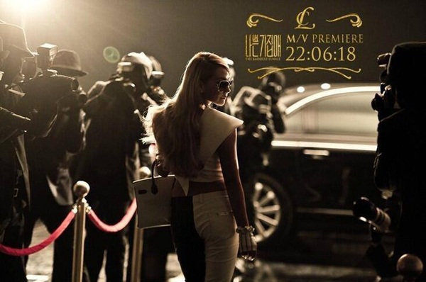 CL (2NE1) biến hóa "chóng mặt" trong MV solo đầu tay 2