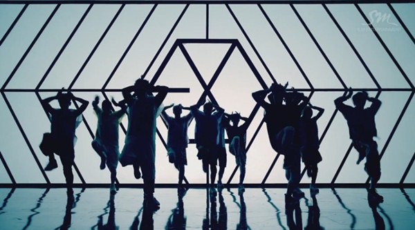 12 "chàng sói" EXO khoe MV mới ấn tượng 3