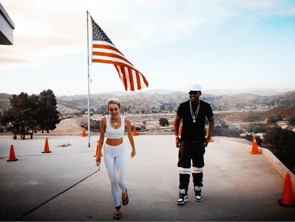 Miley Cyrus "ngang tàng" tung single trở lại 7