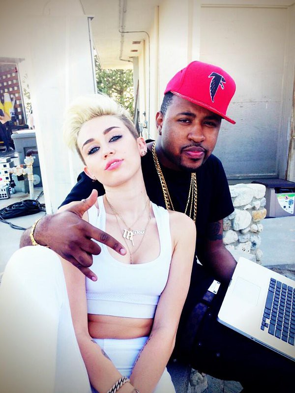 Miley Cyrus "ngang tàng" tung single trở lại 9