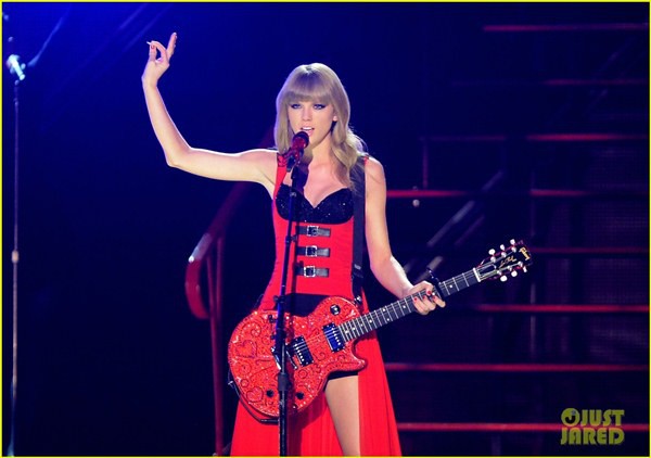 Taylor Swift lại "trắng tay" tại giải thưởng nhạc Country 17