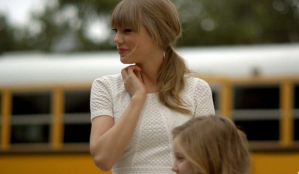 Đắm chìm trong MV mới của Taylor Swift, Carrie Underwood, David Guetta 2