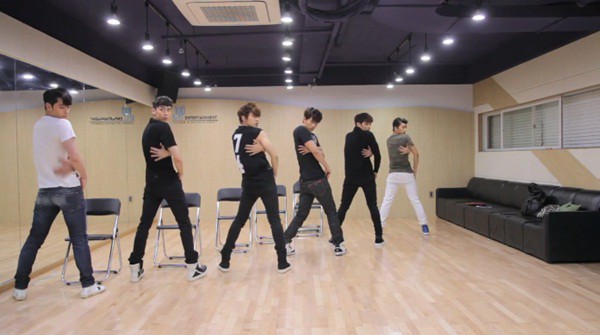 Tăm tia những điệu nhảy "na n&aacute;" nhau của Kpop 3
