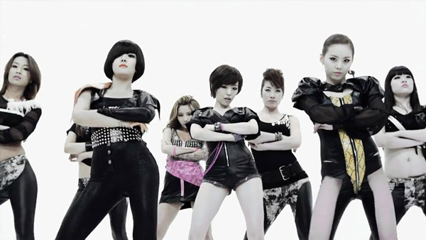 Tăm tia những điệu nhảy "na n&aacute;" nhau của Kpop 4