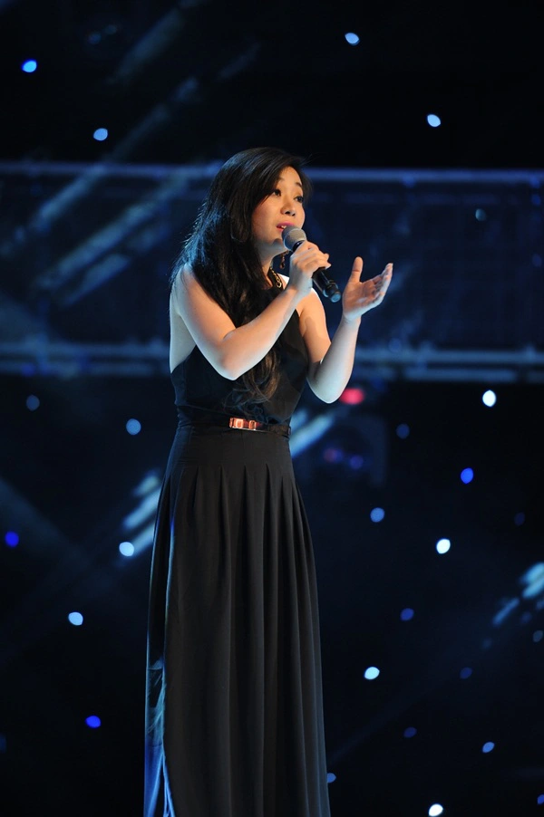 The Voice tập 5: Mỹ Linh "lôi xềnh xệch" thí sinh về ghế đỏ 13