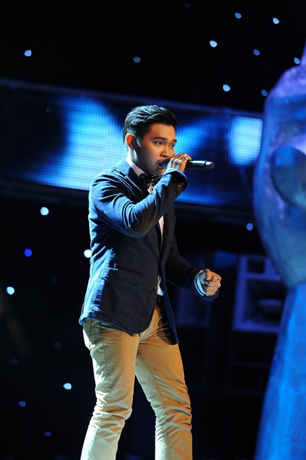 The Voice tập 5: Mỹ Linh "lôi xềnh xệch" thí sinh về ghế đỏ 9