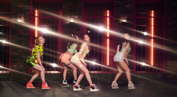 "Hoa mắt" với MV mới từ A Pink, Jewelry, John Park, MYNAME 6
