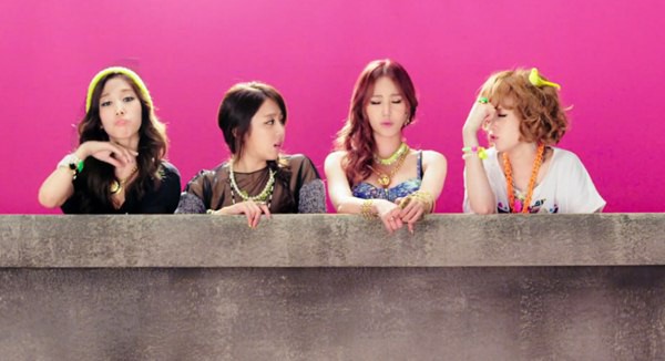 "Hoa mắt" với MV mới từ A Pink, Jewelry, John Park, MYNAME 7