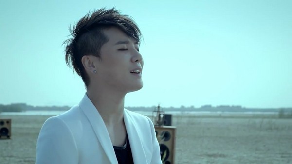 Junsu (JYJ) dính kiện tụng trước ngày trở lại 2