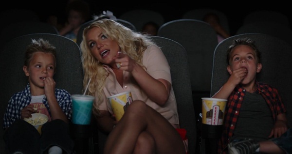 2 nhóc tì nhà Britney xuất hiện đáng yêu trong MV của mẹ 1