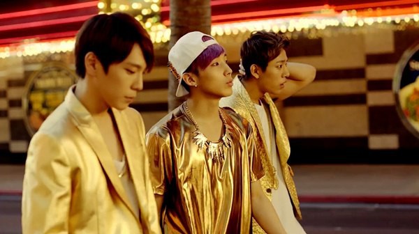 B.A.P "quậy tưng" Las Vegas trong MV mới sặc sỡ 3