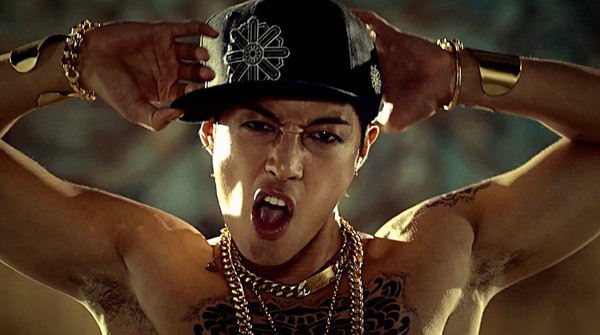 Kim Hyun Joong xé áo nhảy dưới mưa "cực nóng" 4