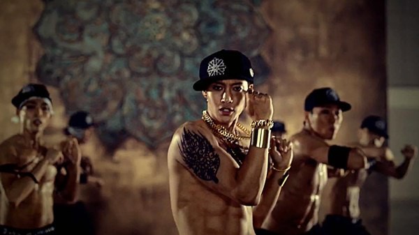 Kim Hyun Joong xé áo nhảy dưới mưa "cực nóng" 5