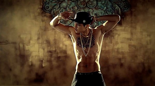 Kim Hyun Joong xé áo nhảy dưới mưa "cực nóng" 6