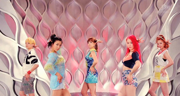 f(x) chính thức tung MV "Rum Pum Pum Pum" 5