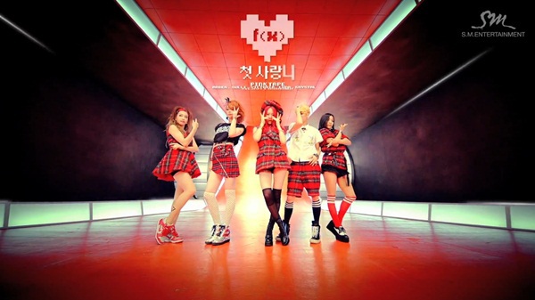 f(x) chính thức tung MV "Rum Pum Pum Pum" 8