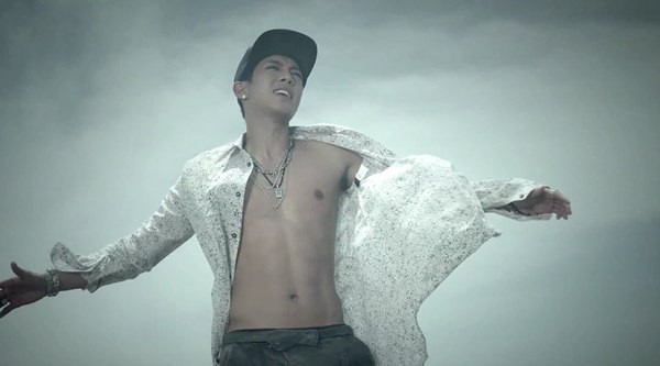 Fan "điên đảo" với cảnh nóng trong MV mới của Kim Hyun Joong 5